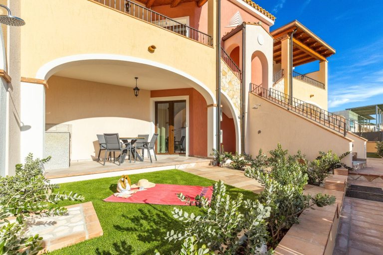 agora apartments villasimius sardegna appartamento camera giardino giardino