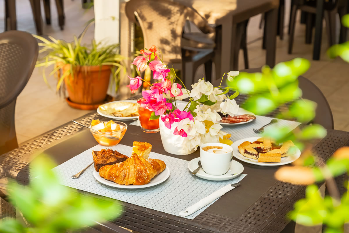 hotel cala dei pini santanna arresi sardegna colazione