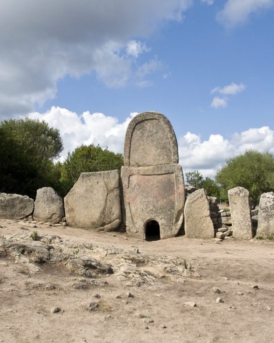 camping village calapineta siniscola sardegna archeologia