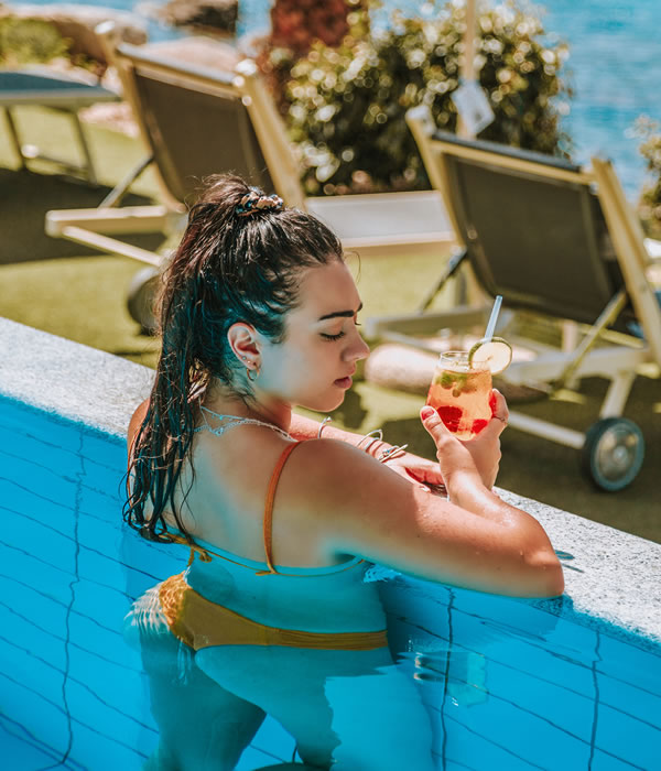 hotel la bitta arbatax sardegna in piscina aperitivo
