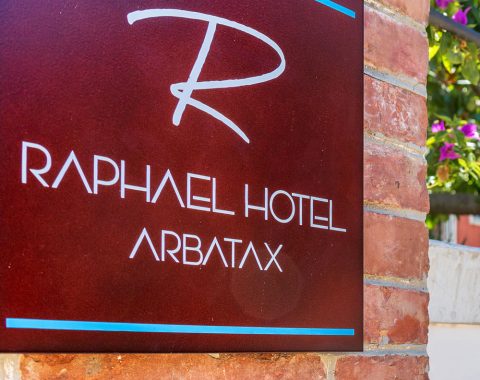 Storia Raphael Hotel